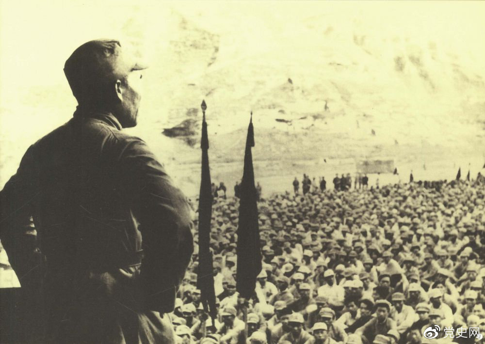 1937年8月后，朱德任中共中央军委副主席、党中央军委华北军分会书记、国民革命军第八路军总指挥（后为第十八集团军总司令），指挥八路军开赴华北抗日前线。图为朱德对即将开赴前线的八路军将士讲话。
